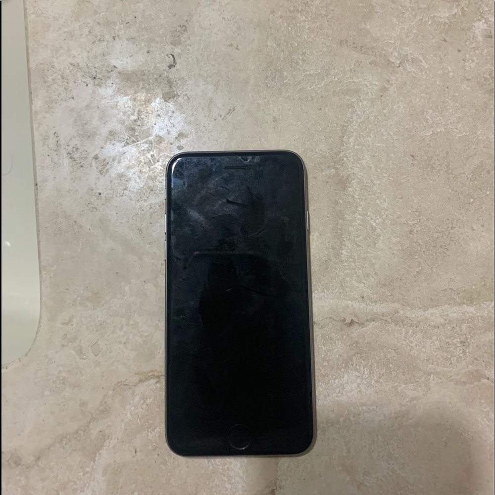 iPhone 6 unlocked with 128gb. Never used